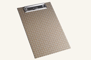 Klemmbrett-mit Aufhaenger-Memoboard-papeterie-schreibweise