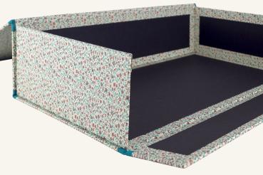 Aufklappbare Box für Dokumente