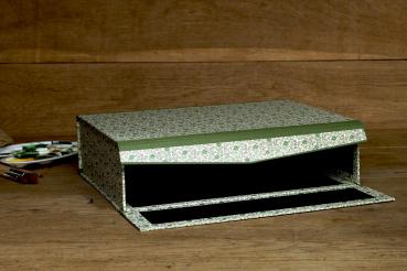 Romantic box "Lissi", olive linen edges