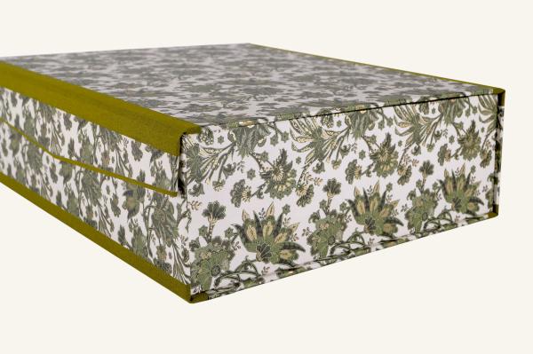 Extra stabile Box grün mit Vergoldungen Manufaktur Schreibweise