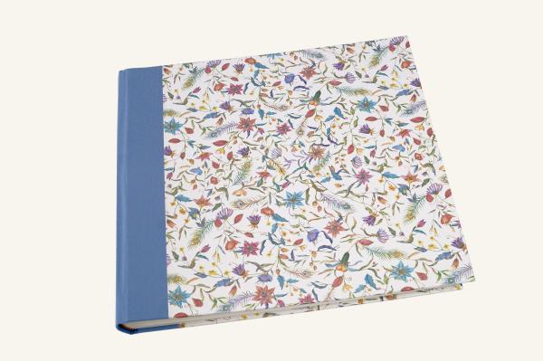 Elegantes Fotoalbum in blau mit kleinen bunten blüten und gold