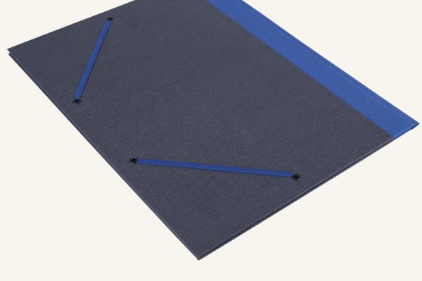 Robuster Einband in dunkelgrau