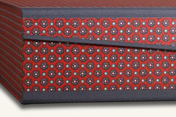 Red box "Gretl", box of flowers, storage box
