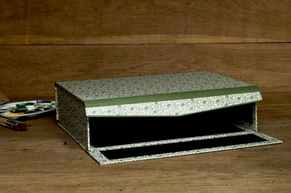 Romantic box "Lissi", olive linen edges