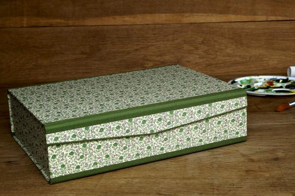 Romantic box "Lissi", olive linen edges